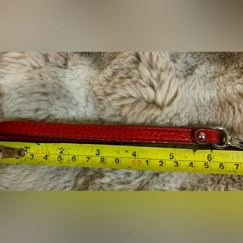 Michael Kors Women’s Scarlet Wristlet with Gold Accent. Like New - Picture 10 of 10